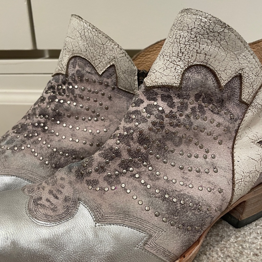 Old Gringo Yippee Ki Yay Collection Silver and Brown Western Ankle Boots - Picture 2 of 6
